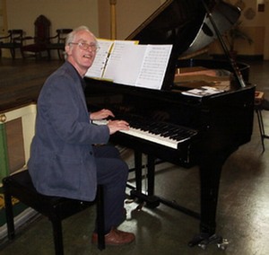 Alan Richardson at the piano